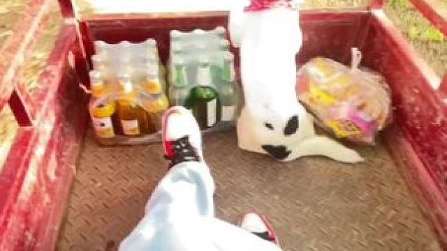 俺爸说“卖瓜里两钱 不够我败坏嘞”
以后白来了 咋了又#农村赶大集 #乡愁记忆 #小时候的样子  #