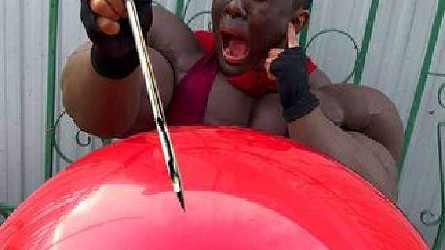 ToRung搞笑 肌肉哥玩游戏第十八集
扎气球
#搞笑 #解压#哈哈哈娱乐一下 #意不意外