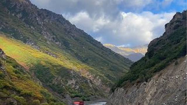 九月份的独库公路也很美，值得你来打卡。摄于2023年9月9日#独库公路 #总要去一趟新疆吧 
#创作