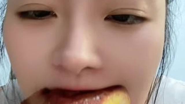 #妈呀太香了 #好好吃饭好好生活 #秋天的第一块月饼 #哇又便宜又好吃