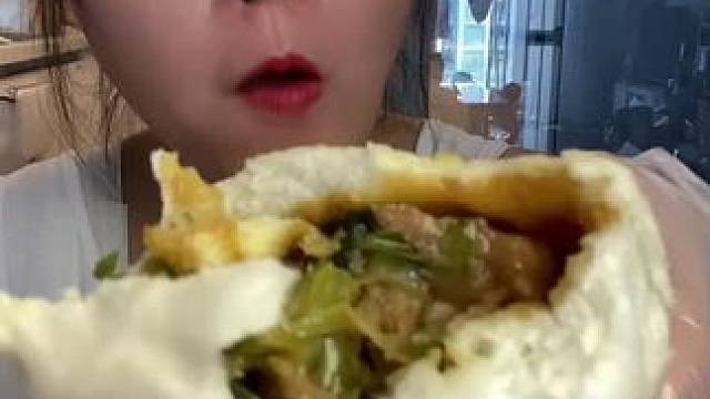 #好好吃饭好好生活 #晒美食是对平凡生活的热爱 #妈呀太香了 #秋天的第一块月饼 #从来没吃过这么好