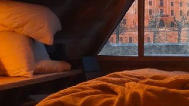 暴风雪夜晚，住宿在这样温馨舒适的小屋里吧！ #白噪音 #助眠视频 #解压助眠