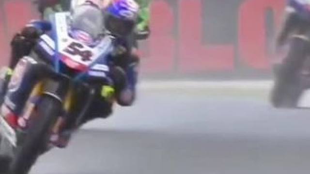 #motogp #摩托车比赛 #滑胎过弯 #压弯 #大神控车