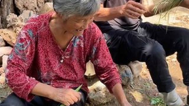 这是真实的农村，这里虽然偏僻，买东西不是那么便利，但吃的都是纯天然的，无污染，空气特别好。你们向往这