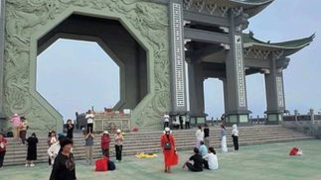 一不留神竟然到了“南天门”，原来神话传说里的南天门竟然是真实存在的，也是海市蜃楼中频繁出现的场景，南