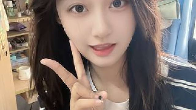 #笨蛋美女 #质疑甜妹理解甜妹超越甜妹 #早说你不喜欢甜妹啊 #甜妹本命手势舞 #你看镜头的那瞬间有