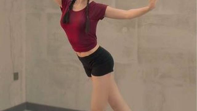 家乡那颗红枣树 承载着多少童年的回忆#红枣树#舞蹈#大长腿#家乡那颗红枣树