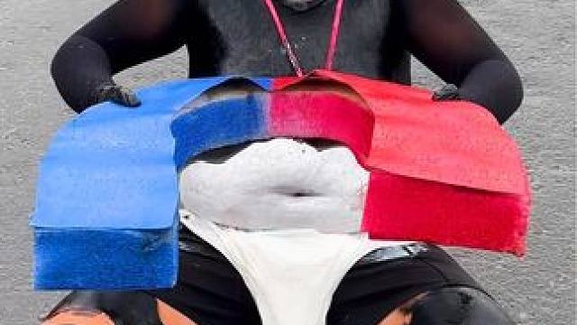 ToRung搞笑 肌肉哥和小熊救小朋友
#搞笑 #解压 #意不意外 #哈哈哈娱乐一下