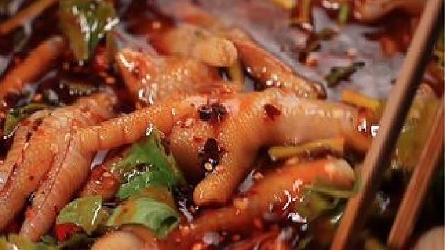 之前说无骨鸡爪有新口味，说一声的朋友在吗？ #嘎嘣脆 #无骨鸡爪 #好吃到停不下来