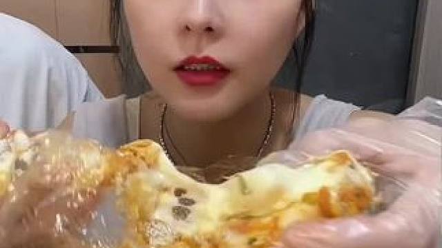 #还没到中秋就馋月饼了 #秋天的第一块月饼 #晒美食是对平凡生活的热爱