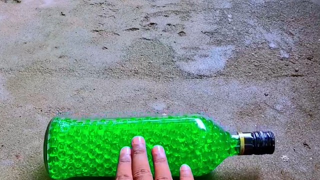 楼梯滚瓶子爆破解压时刻