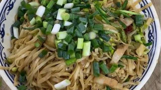 #焖面 #美食  #农村美食 #蒸面条 #豆角焖面