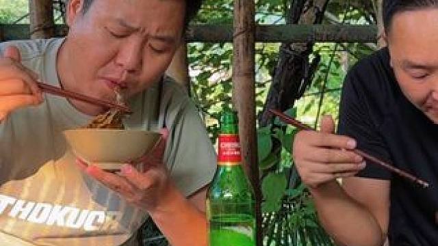 今天炖点泥鳅，跟大哥喝点酒，吃饱喝足真痛快！ #新农人计划2024 #农村美食