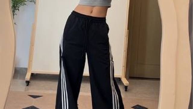 我是有点买裤子天赋的！
#裤子穿搭 #ootd分享