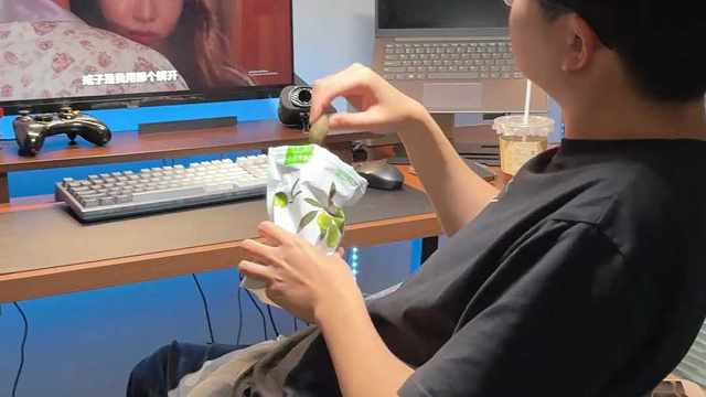 是兄弟就一起吃榄子啊！不要吃害人的槟榔了！#零食 #零食推荐 #追剧 