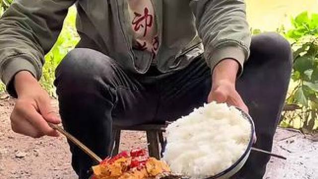 #我的乡村生活 #农村美食 #身在乡村享受乡村 泥鳅鱼炖豆腐营养大餐很香