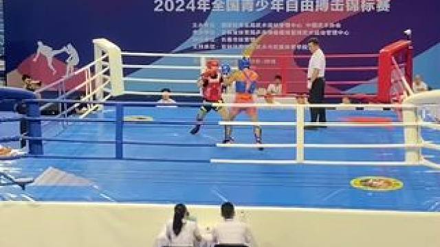 队员付佳垚这次腿功发挥的很好恭喜恭喜恭喜拿下比赛#踢拳 #私教一对一 #龍教头 #嘉喃龍拳场 #自由