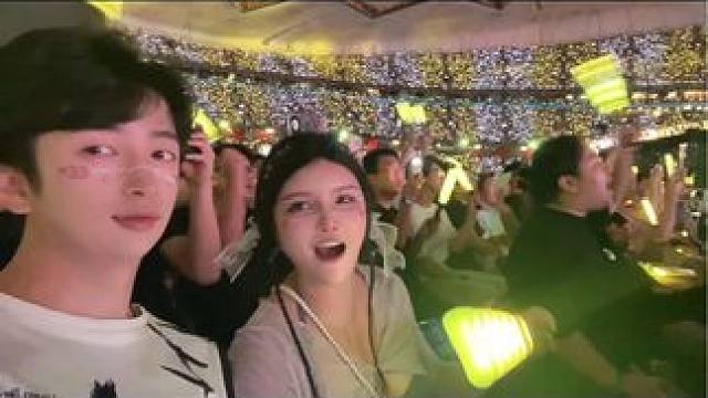 邓紫棋演唱会现场唱《喜欢你》，太带感了#邓紫棋 #喜欢你邓紫棋版 #喜欢你 #演唱会