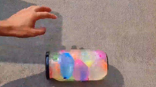 楼梯滚瓶子爆破解压时刻