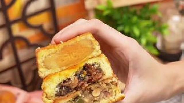 蛋月烧月饼 怎么会有这么好吃的蛋月烧，松松软软像蛋糕一样真是吃不够，蛋糕和月饼的结合，松软香甜不腻口