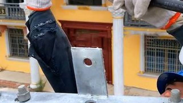 厉害的电工和工具 #电工 #电工知识 #电工接线 #危险动作请勿模仿 #实用小技巧