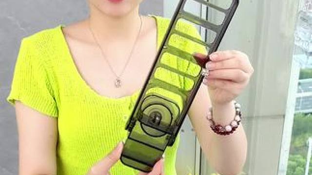 哪都能挂的 #旅行衣架  升级吸盘的了，现在不止哪都能挂还哪都能吸了，以后出差旅行就不怕衣服没地方晾