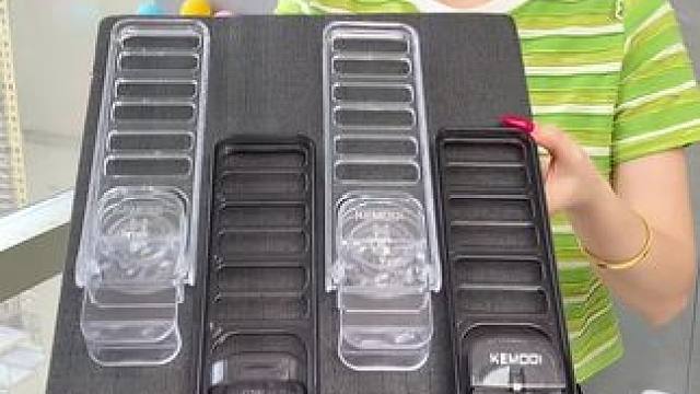 哪都能挂的 #旅行衣架  升级吸盘的了，现在不止哪都能挂还哪都能吸了，以后出差旅行就不怕衣服没地方晾