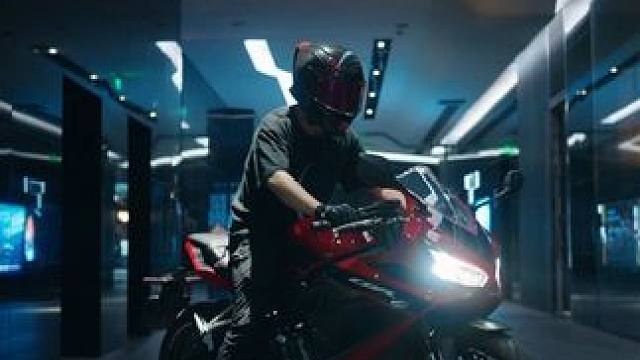 听说你想拍机车电影，安排#cbr650r #彩烟 #机车彩烟 #西安摩托