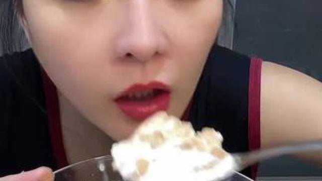 #晒美食是对平凡生活的热爱 #还没到中秋就馋月饼了 #妈呀太香了