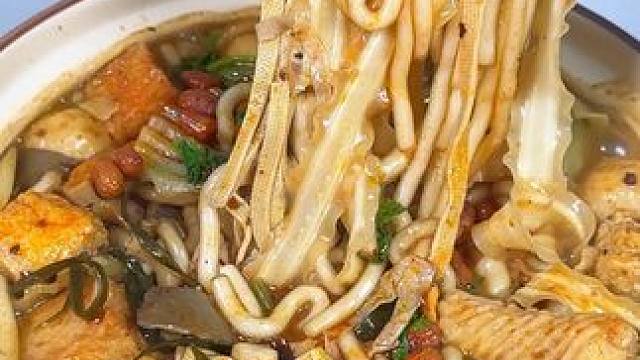 砂锅刀削面土豆粉，砂锅两掺汤鲜味美，到手五大包才这价，好吃到爆#砂锅土豆粉#刀削面