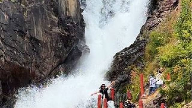 天山天池不光有湖水，还有瀑布，河流，盘山道，松树，带你看不一样的天山天池#天山天池 #感受大自然的气