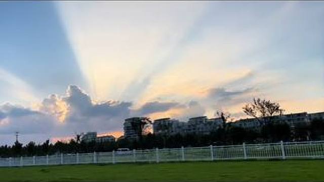 #想把好看的天空分享给你 #这个视角的天空真的太绝了 #日落是太阳给天空的温柔 #这是我看到的天空