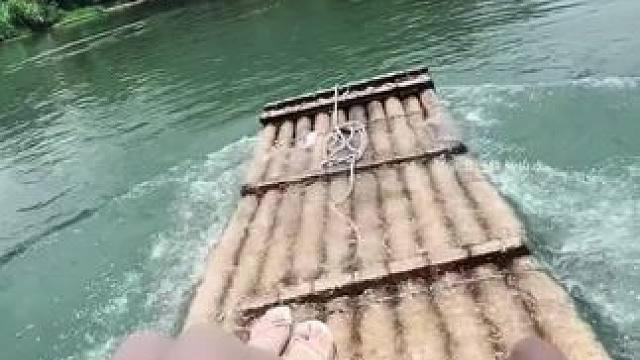 终于知道李白喜欢游山玩水了
#桂林 #阳朔遇龙河