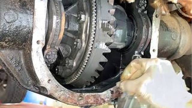 沉浸式清洗汽车差速器#dou上热门 #解压 #专业的事情交给专业人去做 #极度舒适 #舒服又解压