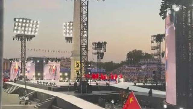 巴黎残奥会开幕式，中国代表团如此庞大，加油~中国红再次闪耀巴黎！