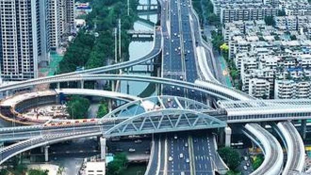 武汉快速路总里程突破500公里，位居全球第一 上高架可实现三镇无红绿灯畅达 #武汉 #武昌 #航拍