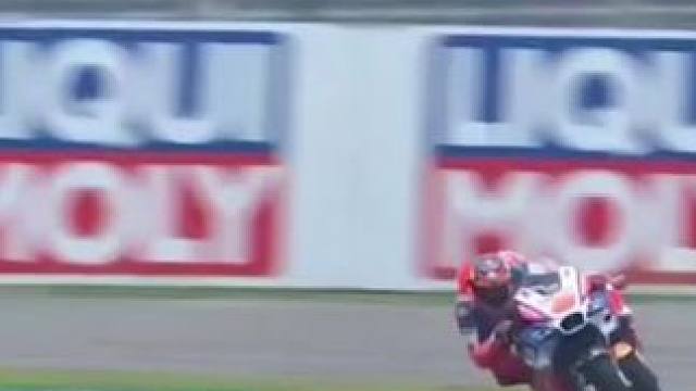 #motogp #摩托车比赛 #滑胎过弯 #压弯 #大神控车