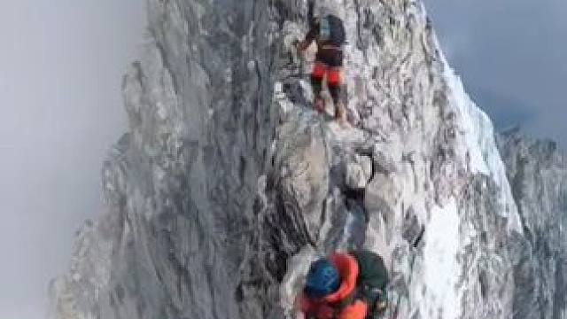 第一视角，带你爬上8848.86米的世界屋脊珠穆朗玛峰，感受一下一览众山小的震撼。#珠穆朗玛峰 #想