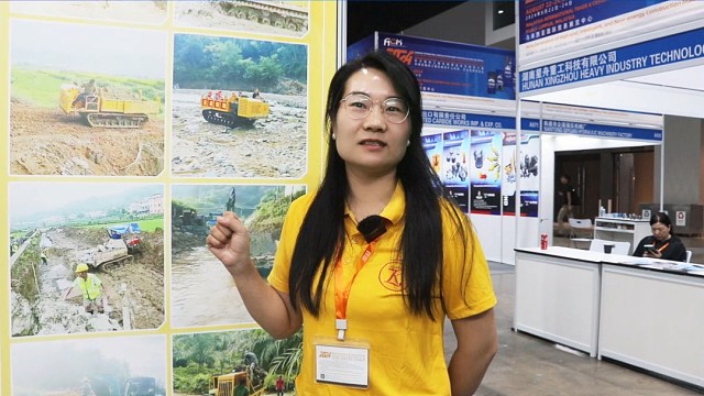 湖南梅花机电科技有限公司销售经理陈艳芹：公司专精生产和销售履带式运输设备，主要销售于东南亚、非洲、南