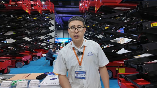 山东七运智能装备有限公司销售经理李仁正：已是第二次参加东南亚展，七运带来的所有机器已售罄