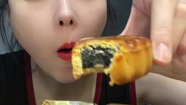 #还没到中秋就馋月饼了 #好好吃饭好好生活 #吃月饼#晒美食是对平凡生活的热爱  推荐❤️