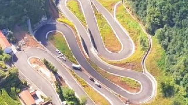 壶关东柏坡村：盘山公路历经五年的施工，终于铺上沥青了，通车后又将是一条自驾，摩旅，骑行的火热线路。太