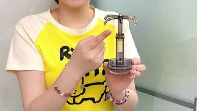 这款吸盘 #吸盘六爪挂钩  吸在厨房厨具都可以上墙收纳，挪动换位置也很方便#免打孔挂钩  #厨房好物