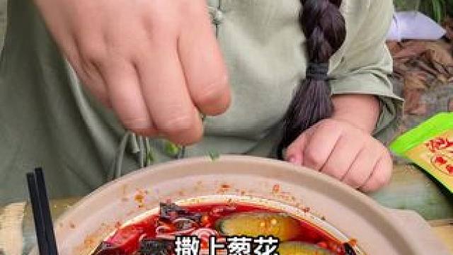 5块9就能吃一锅酸辣开胃的泡椒米线太巴适了吧！#泡椒米线 #火锅米线 #重庆美食