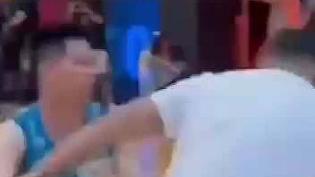 当塔图姆遇上中国行，篮球规则似乎悄悄改写：篮筐开启“隐身模式”，连NBA巨星也束手无策！