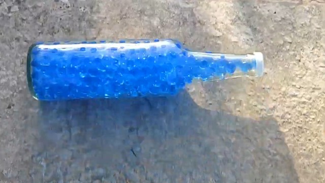 楼梯滚瓶子爆破解压时刻