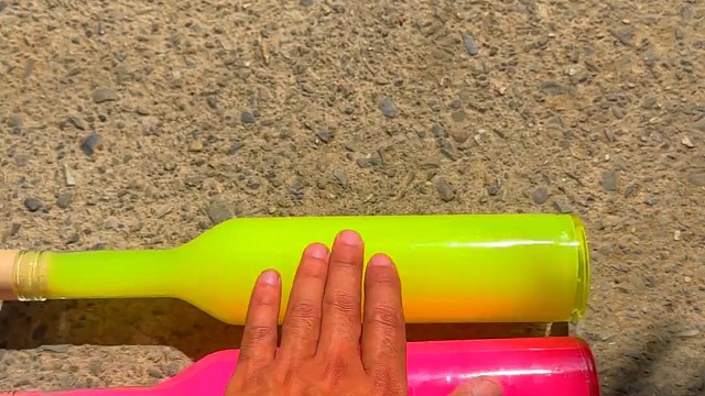 楼梯滚瓶子爆破解压时刻