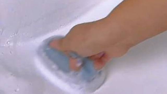 这个带手柄的海绵#清洁刷  浴室瓷砖玻璃地板都可以刷，不伤手，好用干净不留划痕#家居好物  #瓷砖清