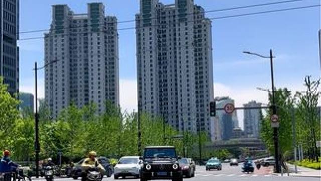 这一刻我仿佛明白了读书的意义。#dou是好车 #路人视角 #奔驰大g