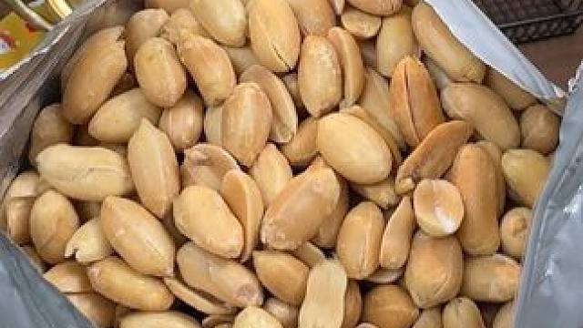 春旺花生砖来啦 一千克两斤装咸味花生，口感酥脆爽口，喝酒喝茶必备，下方链接囤起来吧#开袋即食 #好吃